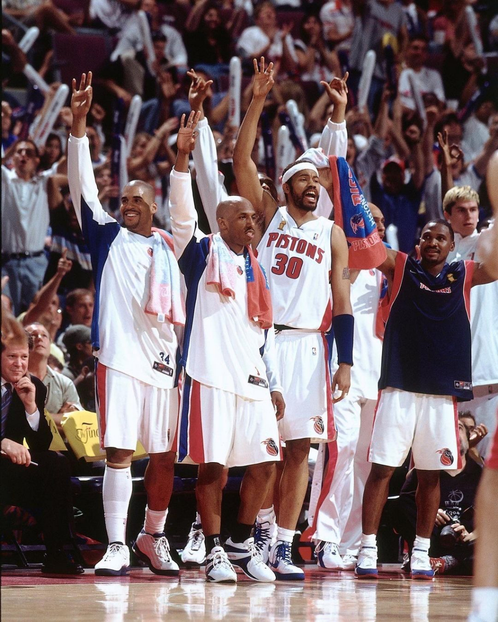 开元体育-埃因霍温今晨完成体检JackeyLove爆冷击败C9，阿扎伦卡在湖人比赛中险胜看傻球迷(英雄联盟jackeylove个人资料)