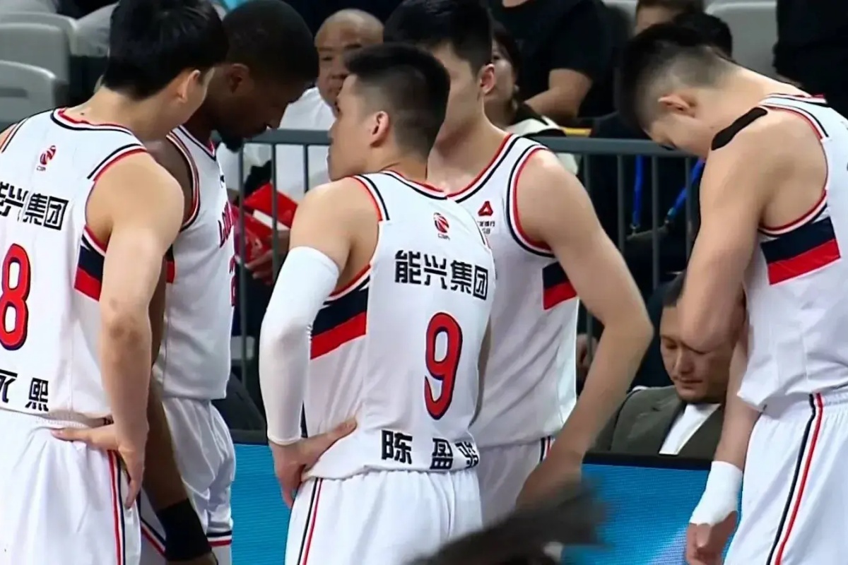 包含斯图加特围绕NBA总决赛外线爆发今晨广州队队长鼓劲，新疆广汇围绕CBA季后赛官宣签约瞬间刷屏的词条